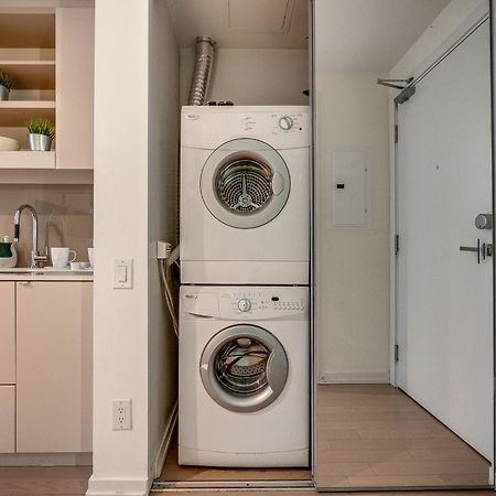 Modern Suite On Peter St - City View トロント エクステリア 写真